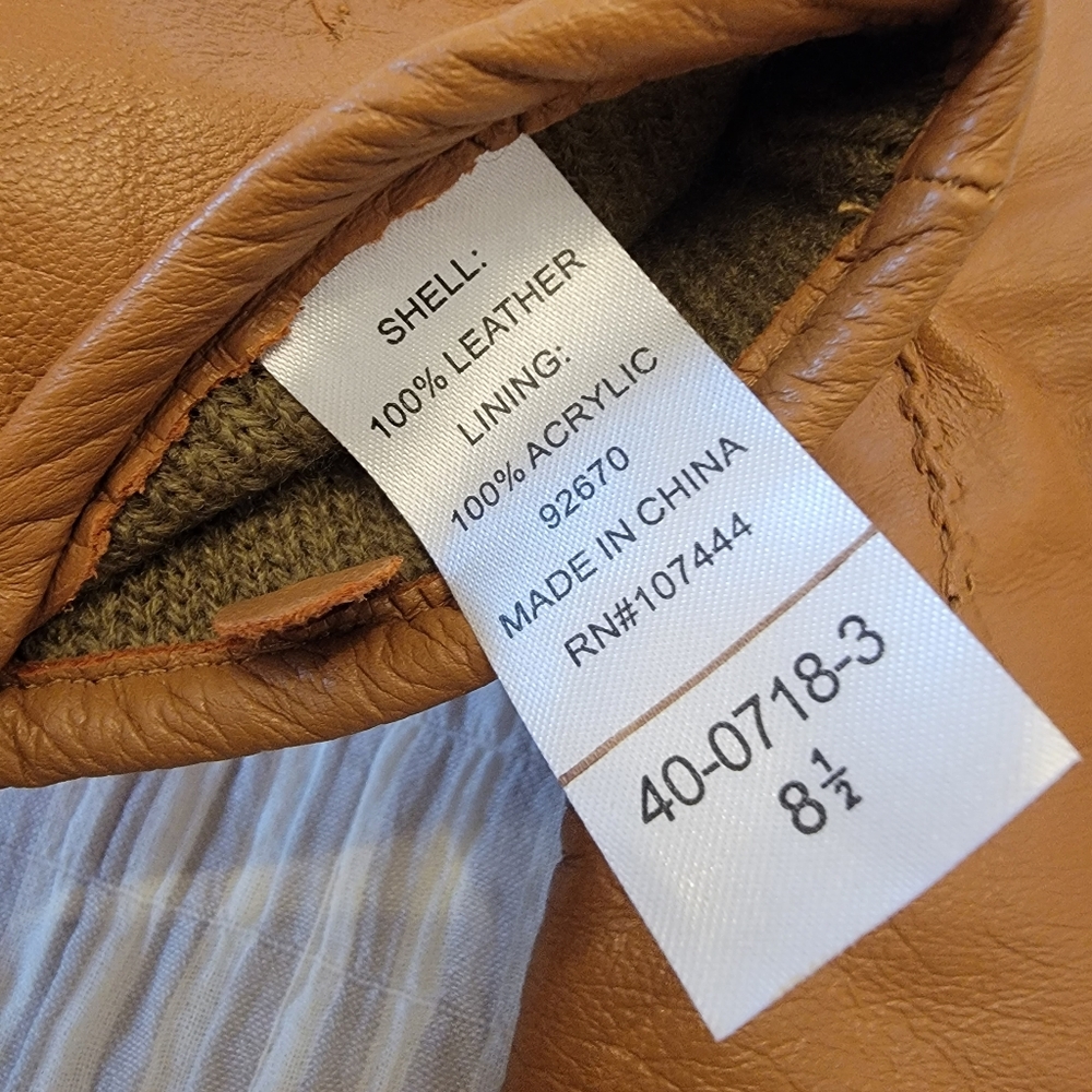 Beautiful Pair of Leather Gloves - Picture 4 of 5